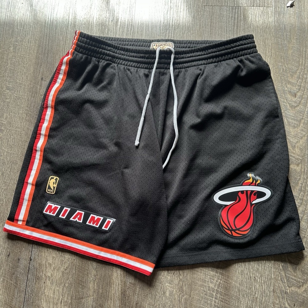 Mitchell & Ness Miami Heat Hardwood Classics Swingman Black Shorts Mens 2XL